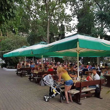 Family Kedara מלון 2*