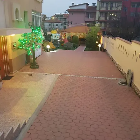 Family Kedara בורגאס