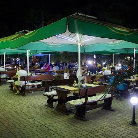 Family Kedara מלון