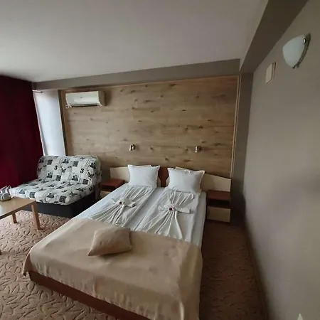 Family Kedara מלון