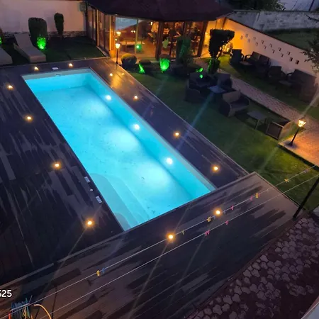 Hotel Family Kedara 2*